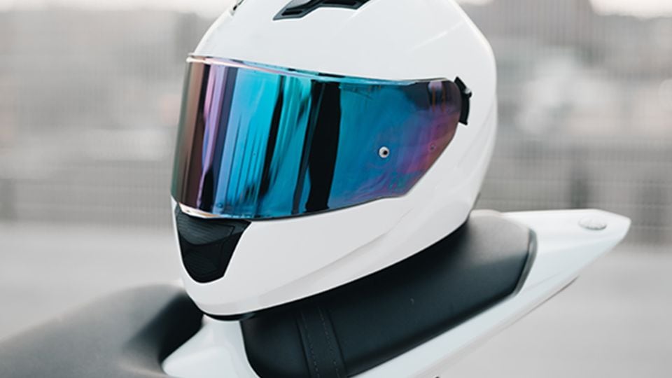 Motorcycle helmet reinforced with carbon fiber 